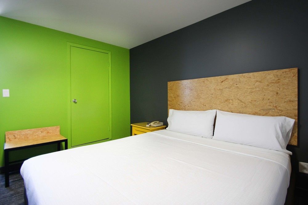 B My Hotel Tijuana Bagian luar foto