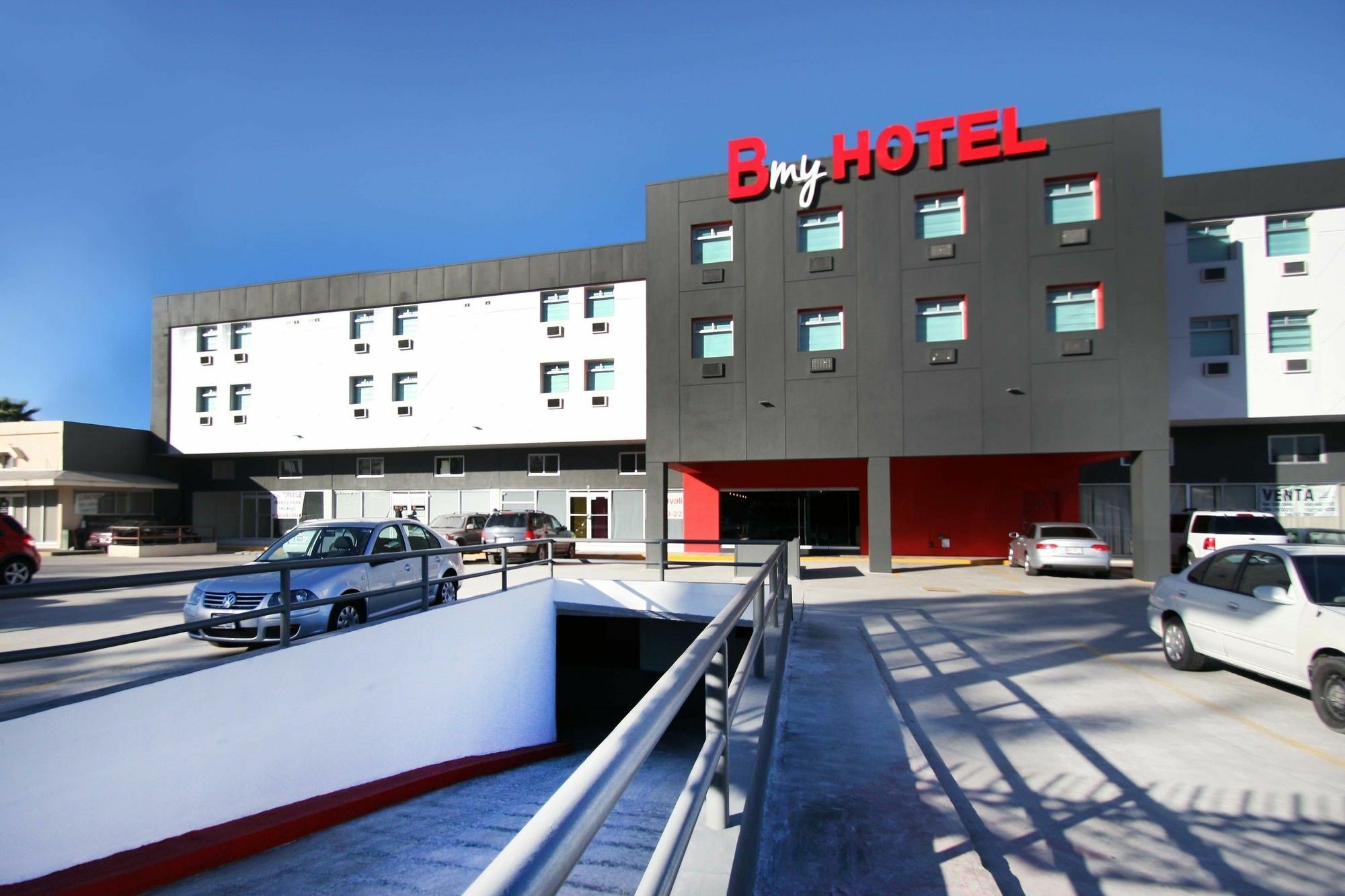 B My Hotel Tijuana Bagian luar foto